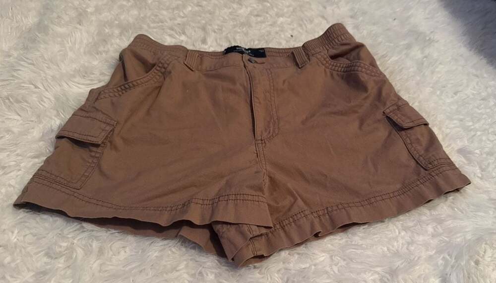 Hollister Ultra High-Rise Mom Cargo Shorts Size 4